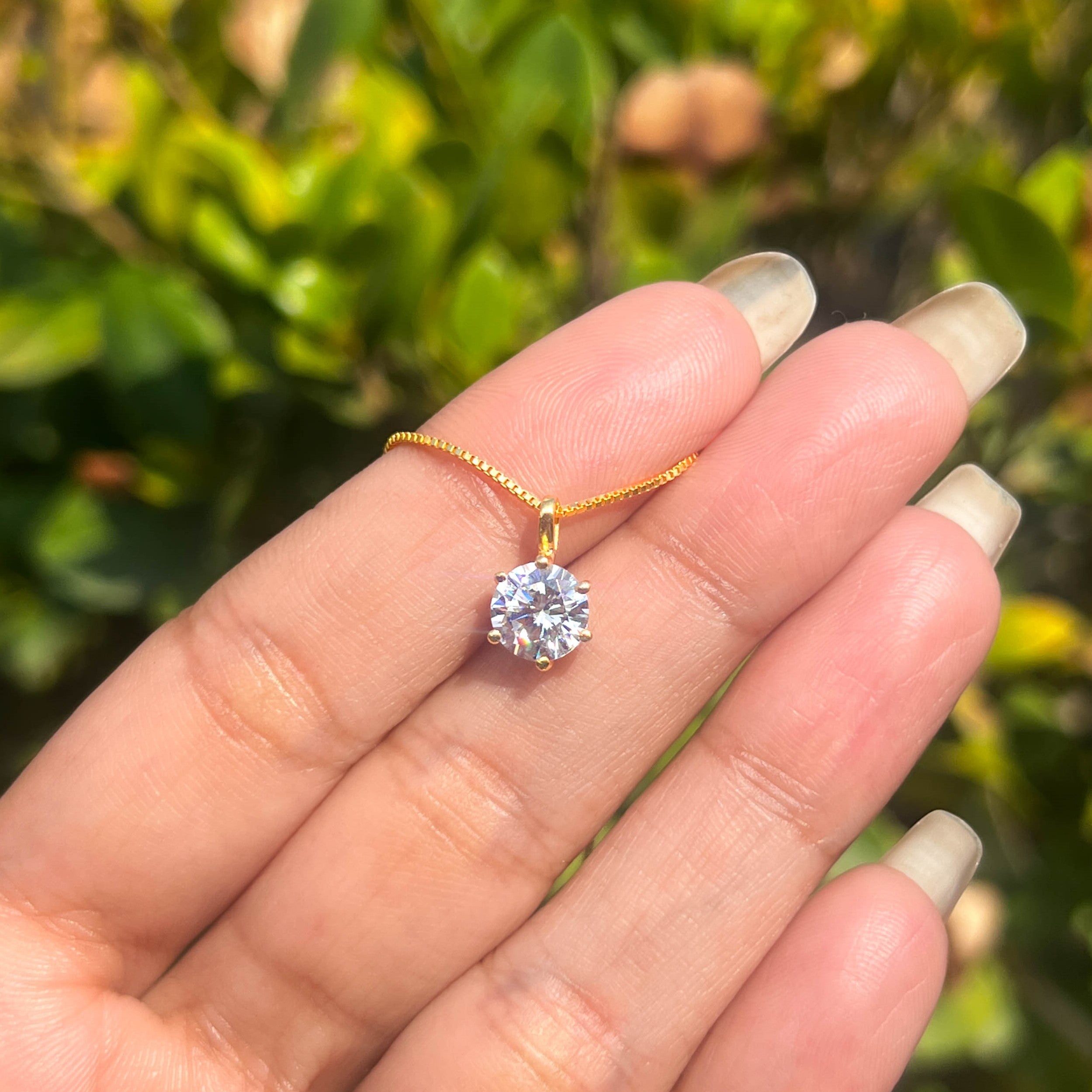 18k Classic Solitaire Pendant